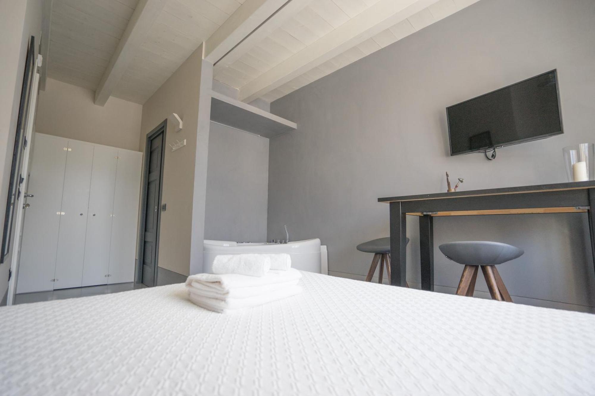 Cabanon Urban Apartments Пескьера-дель-Гарда Экстерьер фото